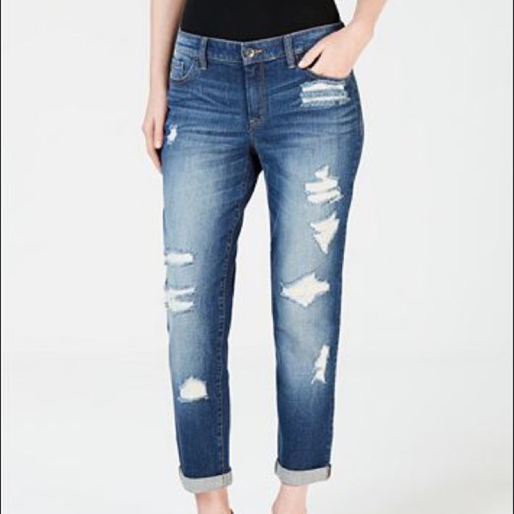 Curvy Fit Ripped Jeans